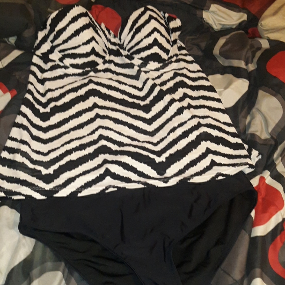 SOLD!!!!Womans animal print Takini top